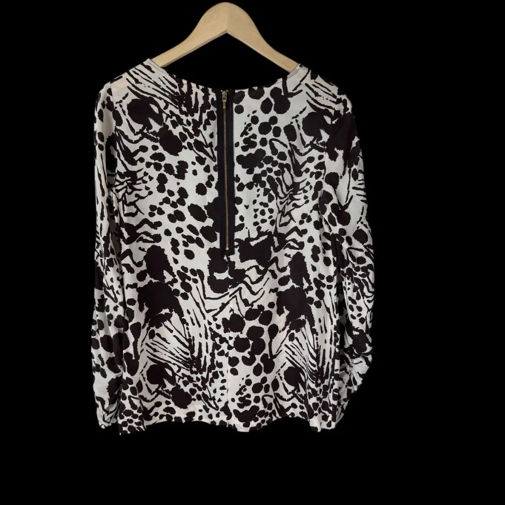 Tory Burch this measures